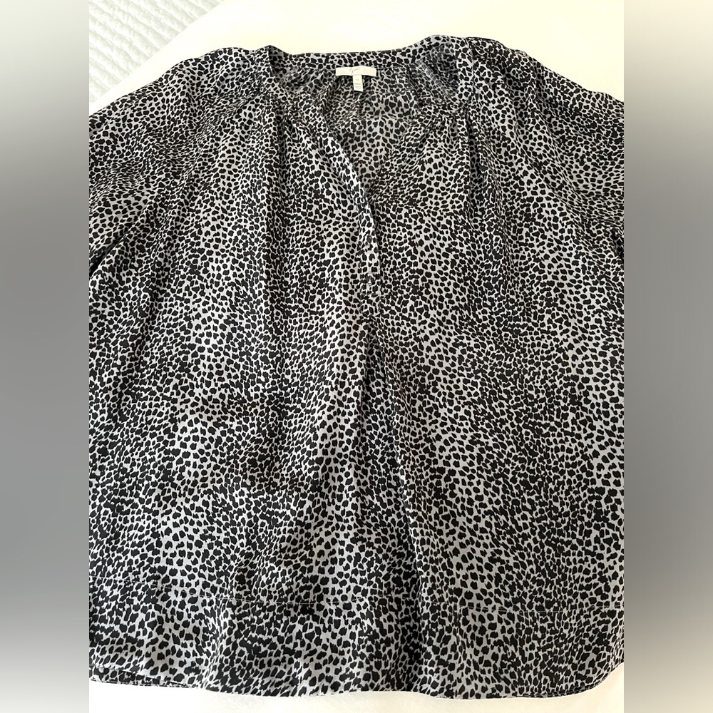 Joie 3/4 Sleeve Womens Boho Silk Blouse - Size M - Black and Grey Animal Print
